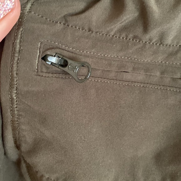 Lululemon Hotty Hot Short (Long 4")
Dark Olive shorts athletic running size 2 - Picture 13 of 13